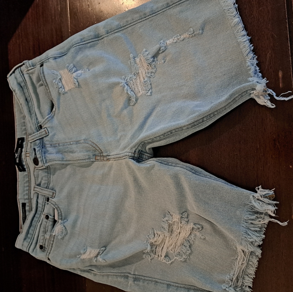 Shorts - Picture 3 of 4